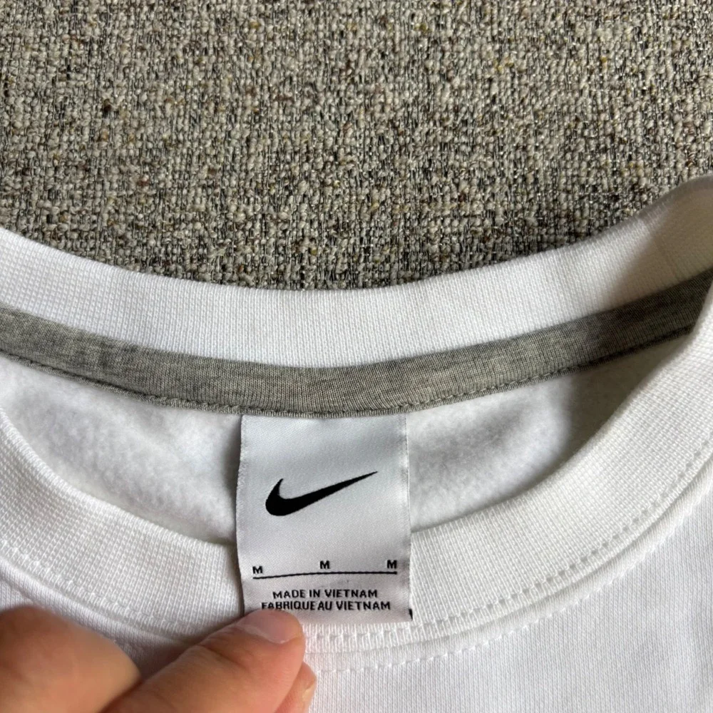 North Carolina Nike Sweatshirt Mens M White NCAA Basketball Tar Heels Crewneck